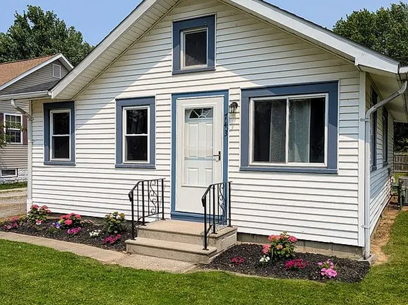 743 Roberts St, Sheffield Lake, OH 44054