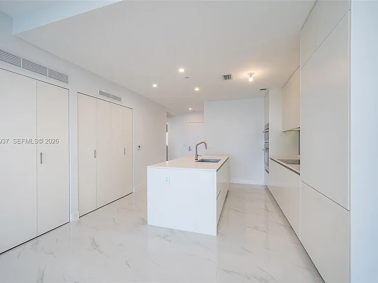 700 NE 24th St #2502 — Photo 8