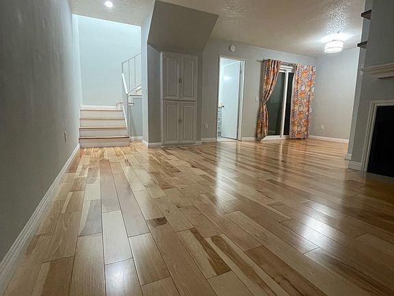 4th image of 1706 Grismer Ave Unit 210