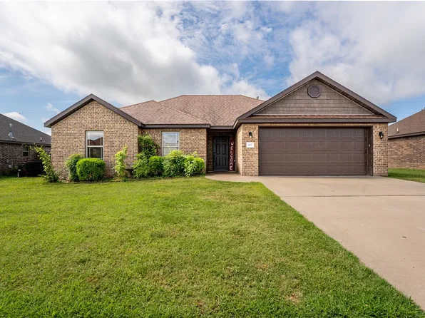 807 Mulberry St SW, Gravette, AR 72736