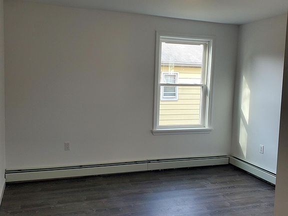 5th image of 122 Chatterton Ave APT 1
