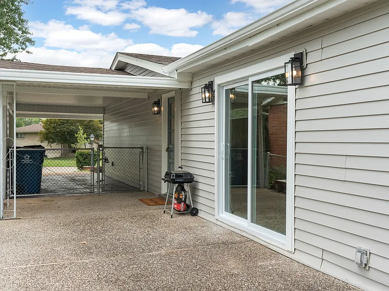 2734 Beloit Dr — Photo 36