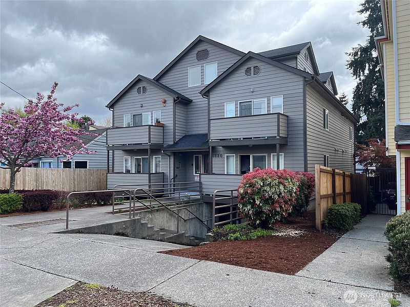 2nd image of 8830 Nesbit Avenue N