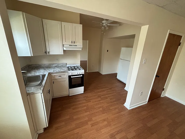 30 W Greenwood Ave #1 — Photo 5