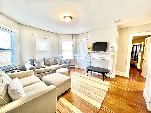 3rd image of 13 Phillips St