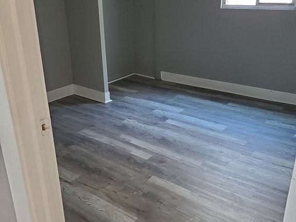 4th image of 1524 W Alaska Pl