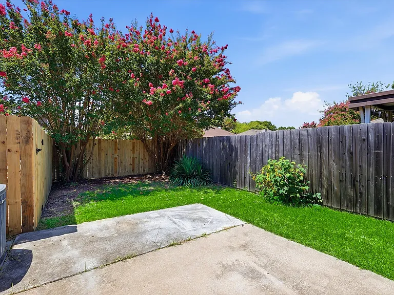 559 Lee Dr — Photo 14