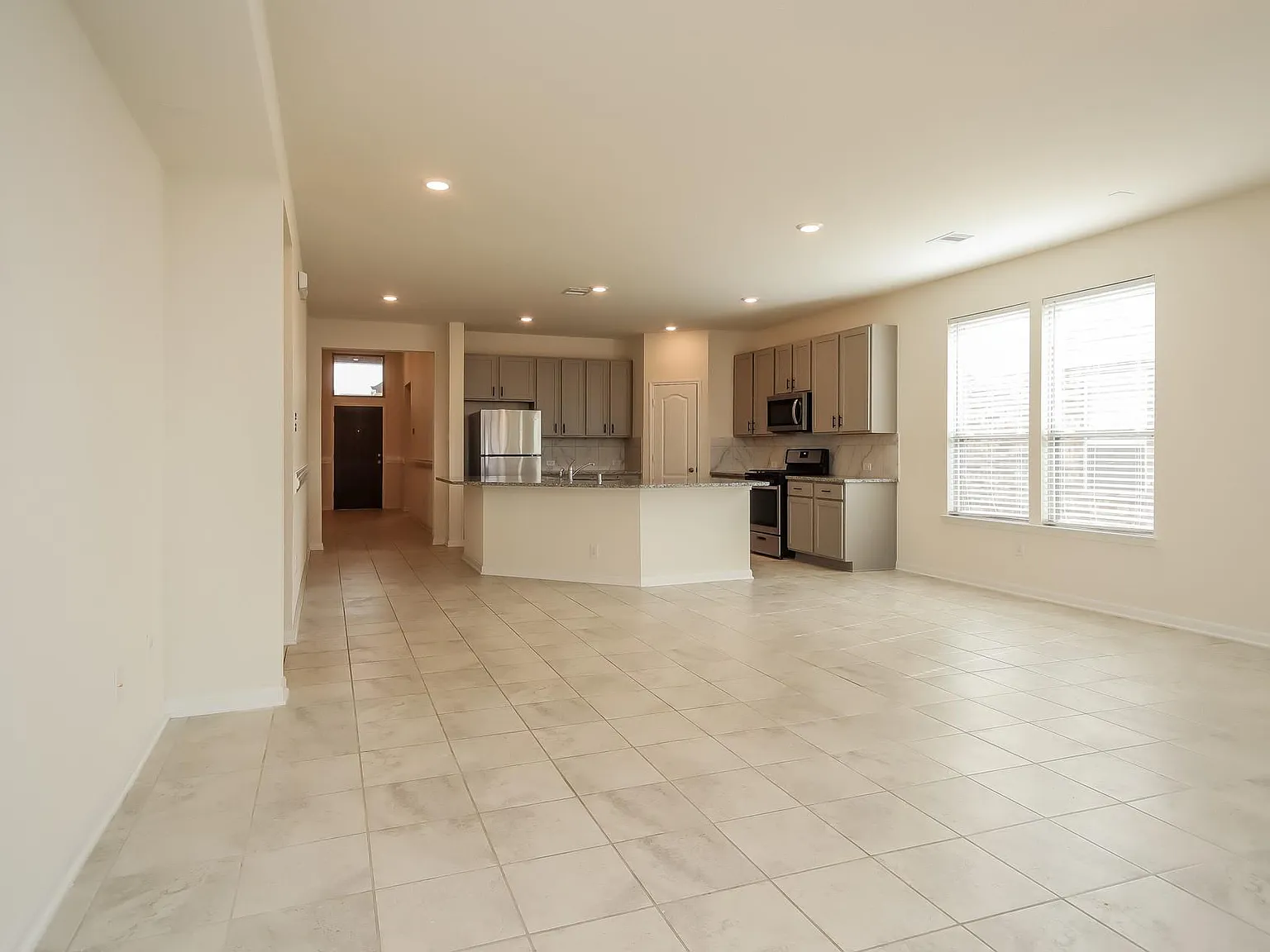 3 bed, 2.0 bath, 2232 sqft, $1,795 — Photo 4