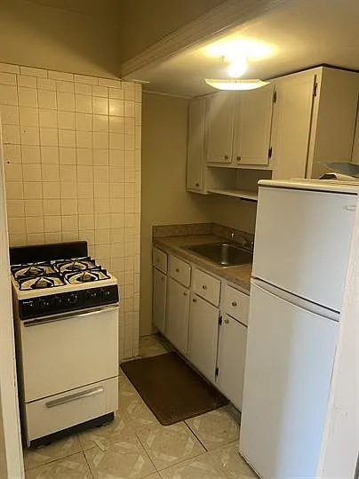 215 West Elm St - 1 — Photo 4