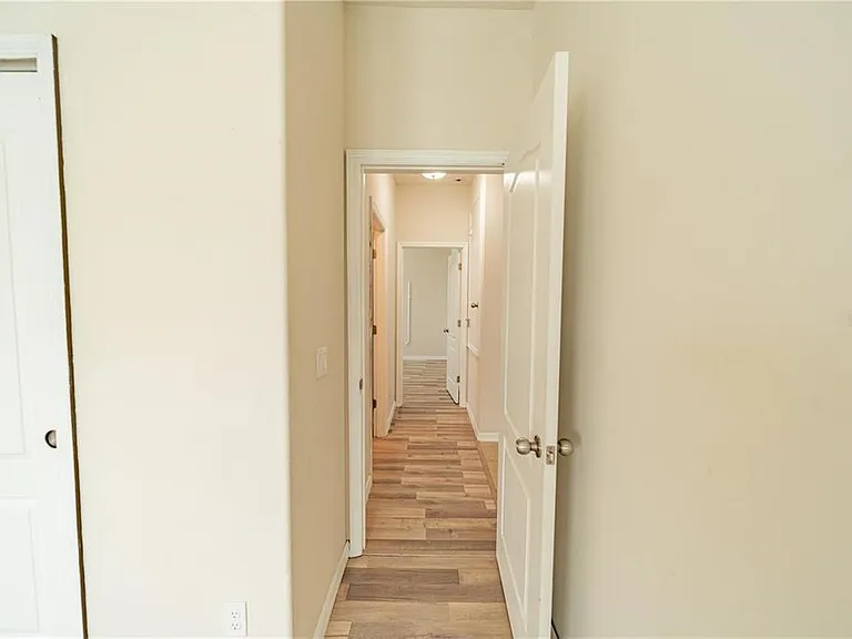 2592 Isabela Ter — Photo 36