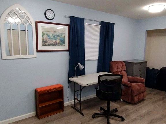 5th image of 2711 S La Salle Ave