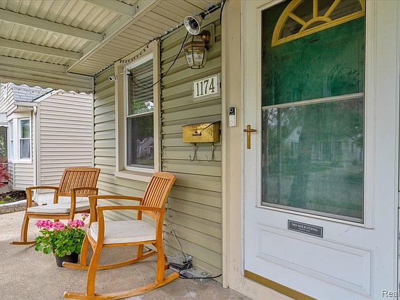 4th image of 1174 Columbia Rd