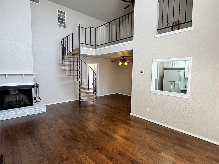 405 Sundance Ln #1 — Photo 2