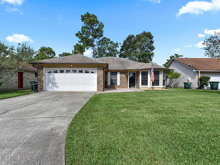 9126 Trevi Cir W — Photo 2