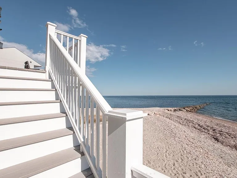 2123 Fairfield Beach Rd — Photo 4