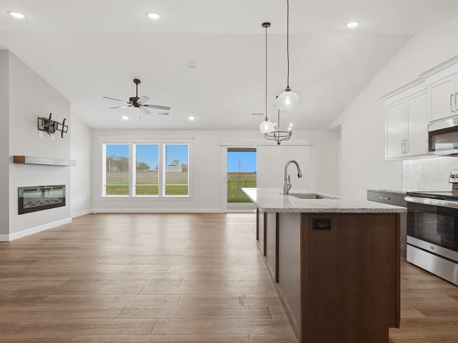 4 bed, 1505 sqft, $2,400 — Photo 4