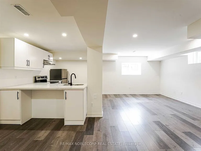 71 Pierre Berton Blvd — Photo 12
