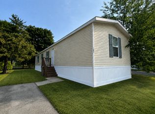 185 Lakeshore Cir, Oxford, MI 48371