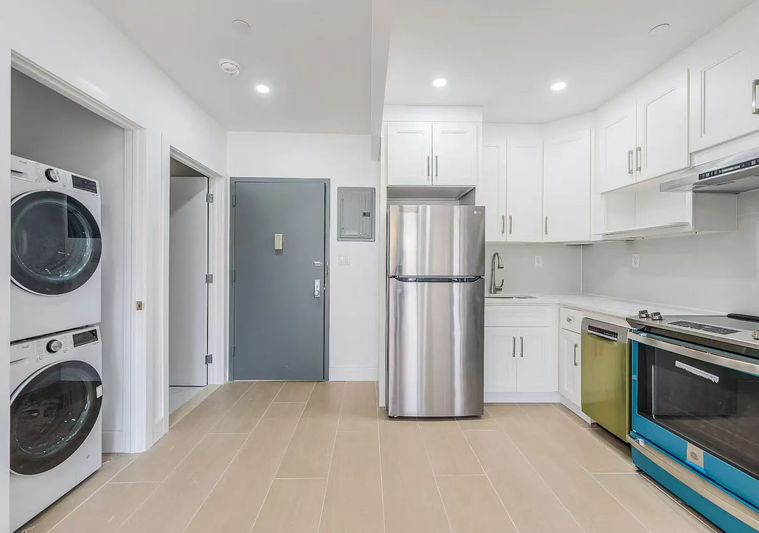 3 bed, 1200 sqft, $3,600 — Photo 1