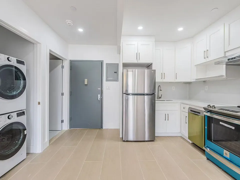 16502 Sanford Ave #2L