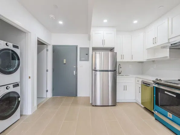 16502 Sanford Ave #2L, Flushing, NY 11358