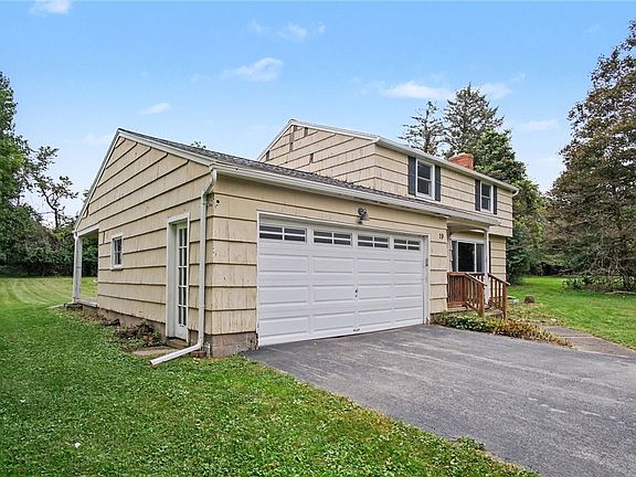 4th image of 19 Crest View Dr