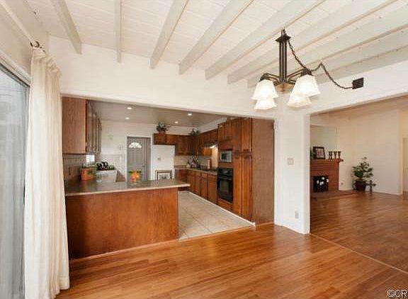 3rd image of 10902 Sidney Pl