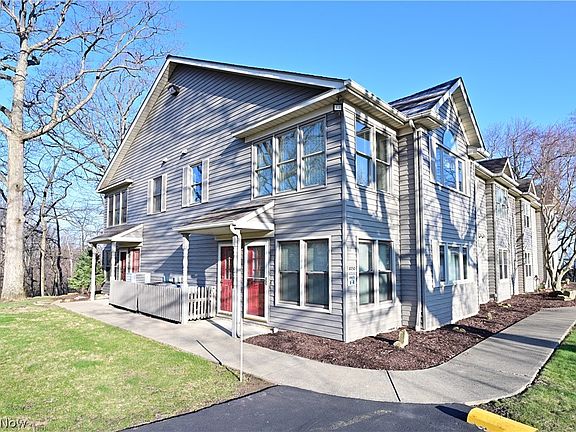 3rd image of 4050 Woodland Dr #2