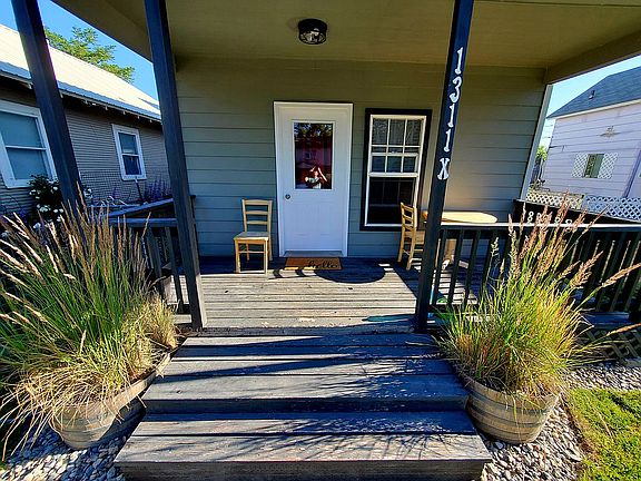 Front entry way & porch.