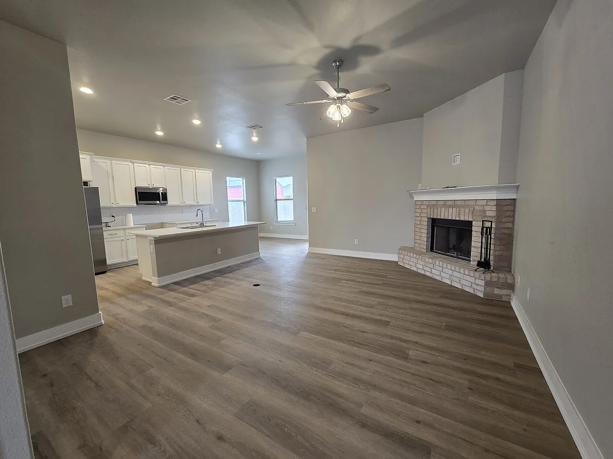 Living area - 3210 Valencia Ave