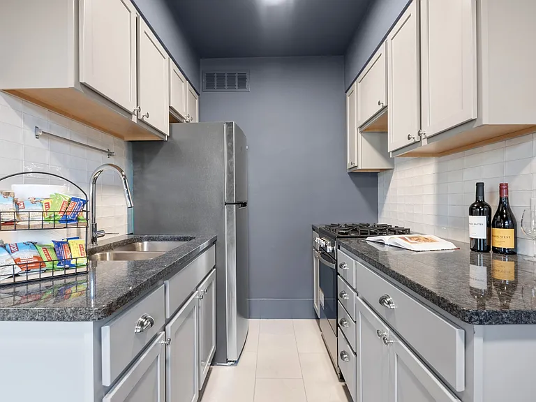 451 E Town St #107 — Photo 2