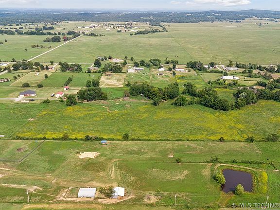 3rd image of 25 E 470th Rd