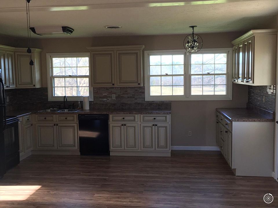 1st image of 907 Houston Dr