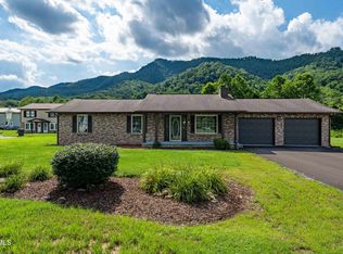 157 Spring St, Hampton, TN 37658