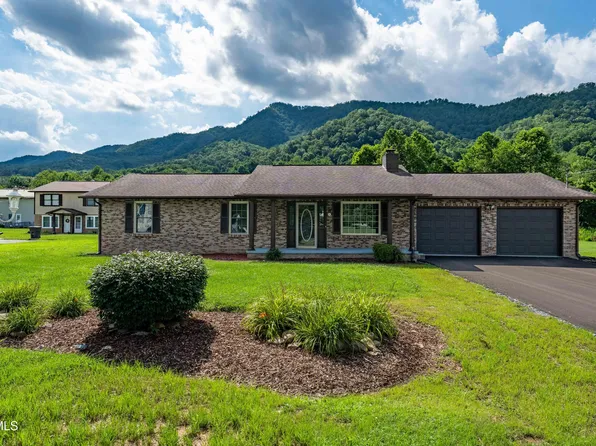 157 Spring St, Hampton, TN 37658