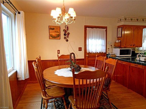 5th image of 1715 Forest Hills Dr