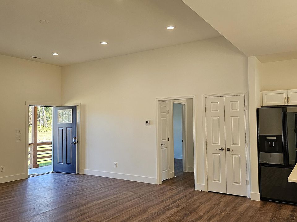 2nd image of 360 Cypress Cir