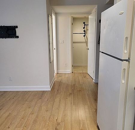 5th image of 210 Victoria St #608