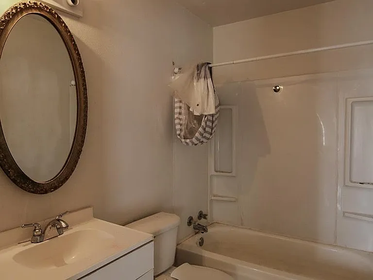 1640 Hawes Ave — Photo 10