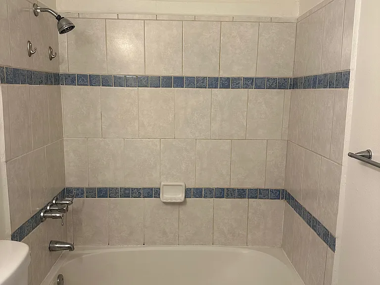 2424 SE 49th Ave — Photo 10