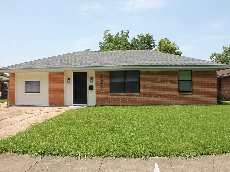 935 Creager St — Photo 3