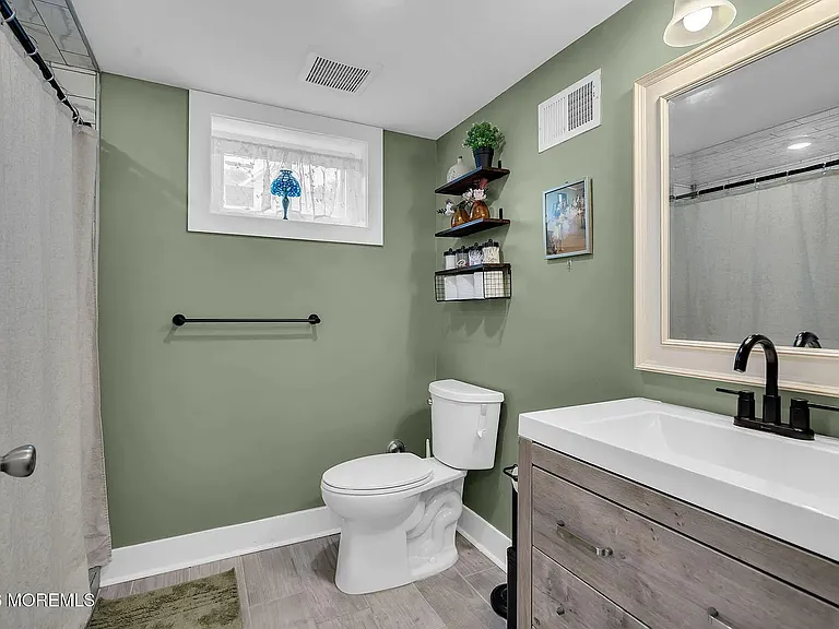 1600 Parkview Blvd — Photo 19