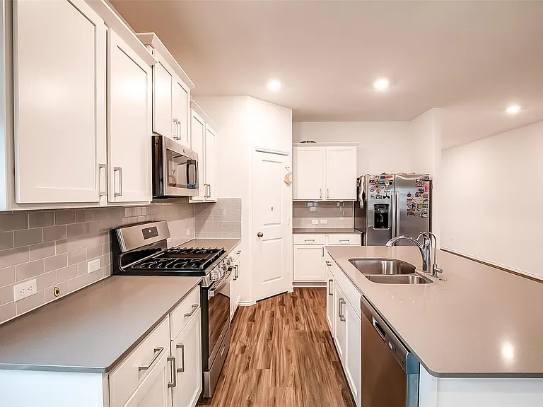 1024 Bluewood Bnd — Photo 14