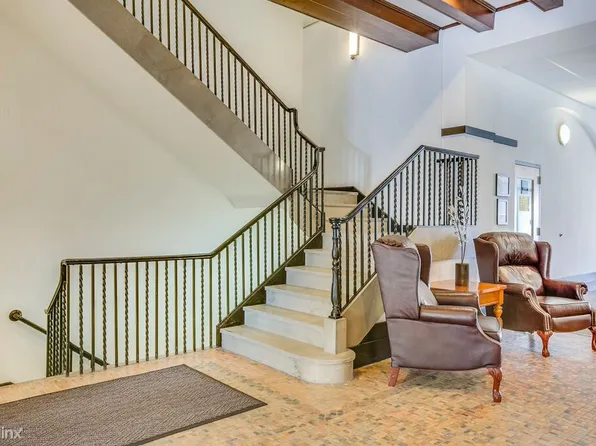 204 N 8th St, Manitowoc, WI 54220