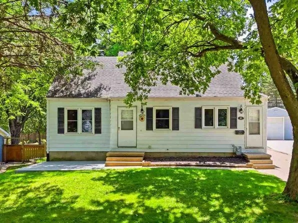 27 Prospect Pl, Iowa City, IA 52246