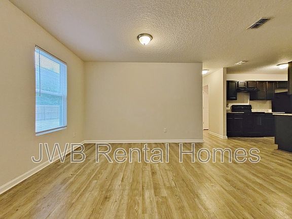 4th image of 810 Filmore Ln