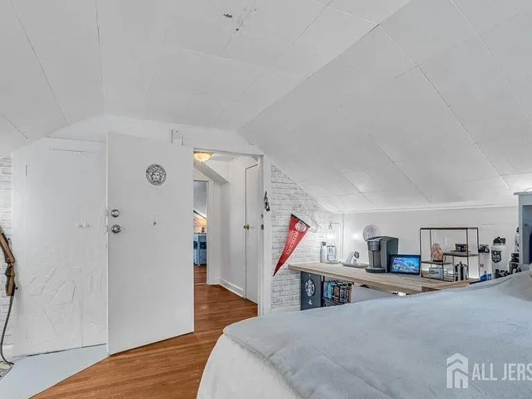 402 Ryders Ln — Photo 24