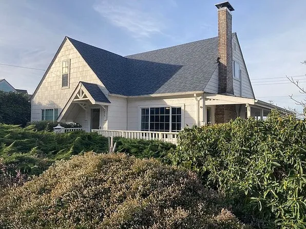 525 Elm Ave, Reedsport, OR 97467