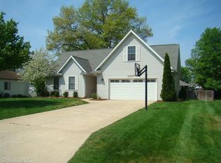 2531 Jameswood Ct, Holland, MI 49424