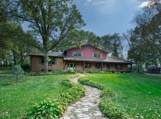 25 Elmwood Dr NE, Pine Island, MN 55963